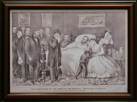 Zeichnung des Todes von Lincoln, Männer, Frauen und Kind am Sterbebett