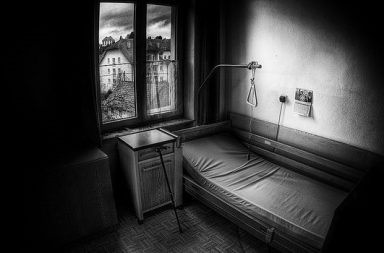altes Krankenzimmer, schwarzweiß