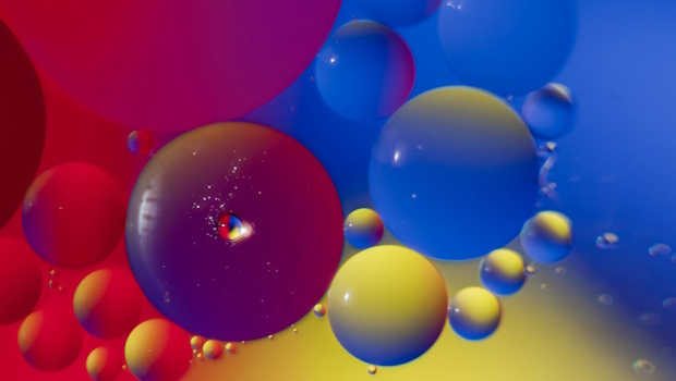 farbige Blasen unterschiedlicher Größe