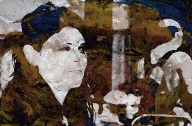 Frau im Café, im Hintergrund ein Mann