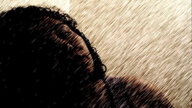 Frau mit Locken als Zeichnung mit Strichen