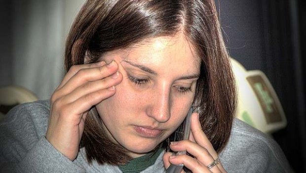 Frau mit Handy