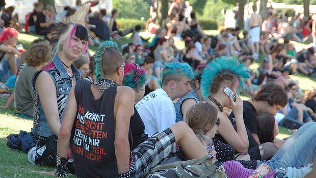 Jugendliche Punks im Park