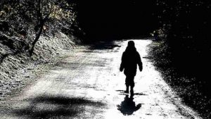 Kind Straße Schatten Bäume