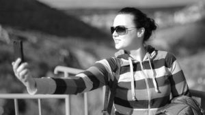 Mädchen macht ein Selfie