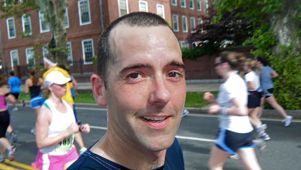 Mann läuft beim Marathon