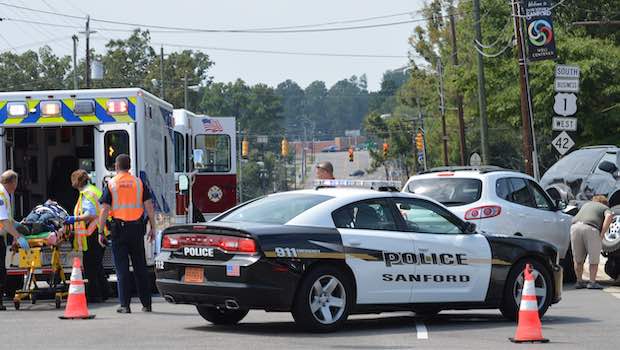 Polizeiauto und Krankenwagen bei Unfall in Sandford