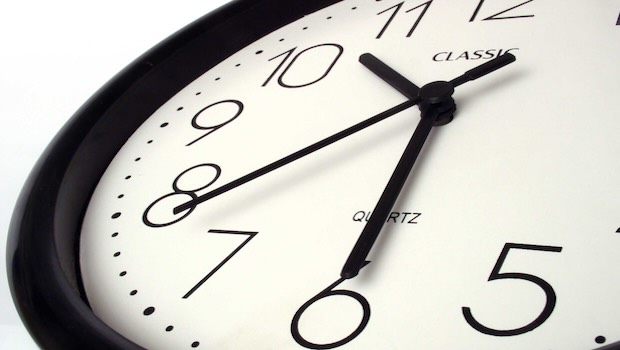 Uhr, schräg dargestellt